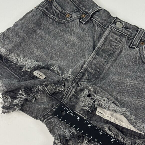 Levi's 501 Womens Mid Rise Cut Off Denim Shorts Black Y2K Grunge Size 26 - Picture 7 of 7